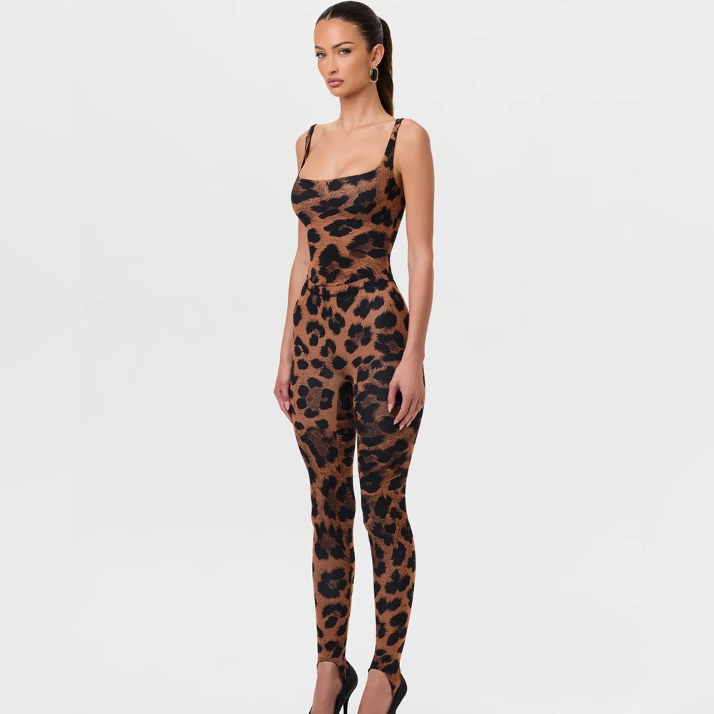 NWT Naked Wardrobe Leopard Stirrup Legging